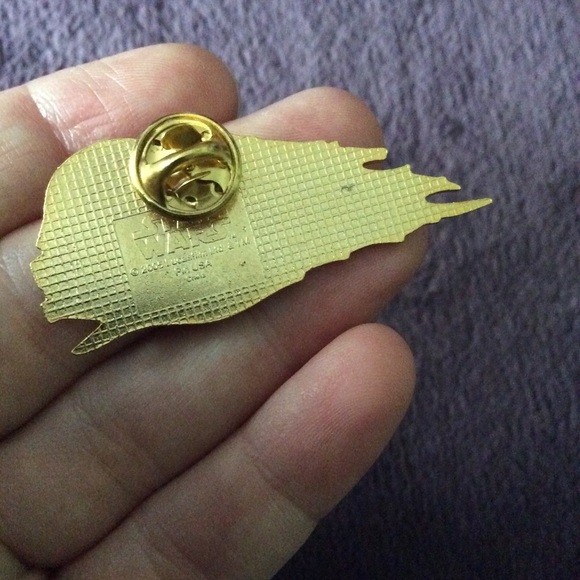 Darth Vader Revenge of the Sith Collectors Pin - Picture 9 of 9